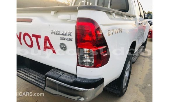 Acheter Import Voiture Toyota Hilux Blanc à Import - Dubai, État d'Al Jazirah Acheter Import Voiture Toyota Hilux Blanc à Import - Dubai, État d'Al Jazirah