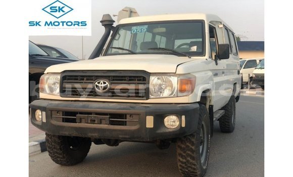 Buy Import Toyota Land Cruiser White Car in Import - Dubai in Al Jazirah State