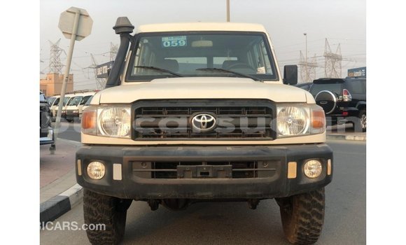 Acheter Import Voiture Toyota Land Cruiser Blanc à Import - Dubai, État d'Al Jazirah Acheter Import Voiture Toyota Land Cruiser Blanc à Import - Dubai, État d'Al Jazirah