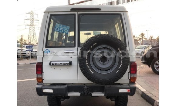 Acheter Import Voiture Toyota Land Cruiser Blanc à Import - Dubai, État d'Al Jazirah Acheter Import Voiture Toyota Land Cruiser Blanc à Import - Dubai, État d'Al Jazirah