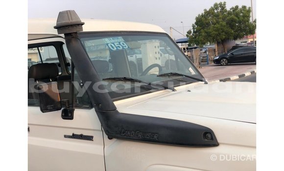 Acheter Import Voiture Toyota Land Cruiser Blanc à Import - Dubai, État d'Al Jazirah Acheter Import Voiture Toyota Land Cruiser Blanc à Import - Dubai, État d'Al Jazirah