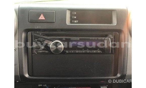 Acheter Import Voiture Toyota Land Cruiser Blanc à Import - Dubai, État d'Al Jazirah Acheter Import Voiture Toyota Land Cruiser Blanc à Import - Dubai, État d'Al Jazirah