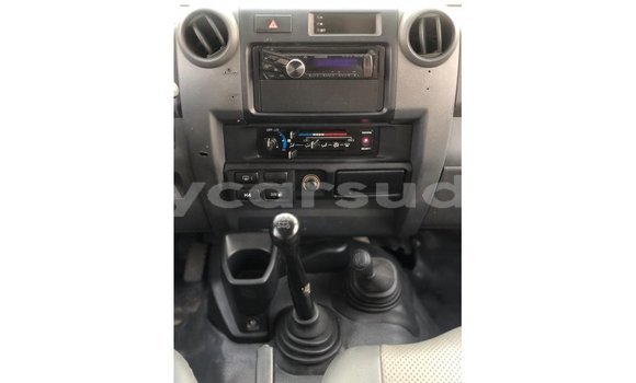 Acheter Import Voiture Toyota Land Cruiser Blanc à Import - Dubai, État d'Al Jazirah Acheter Import Voiture Toyota Land Cruiser Blanc à Import - Dubai, État d'Al Jazirah