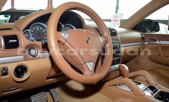 Buy Import Porsche Cayenne Green Car in Import - Dubai in Al Jazirah State Buy Import Porsche Cayenne Green Car in Import - Dubai in Al Jazirah State