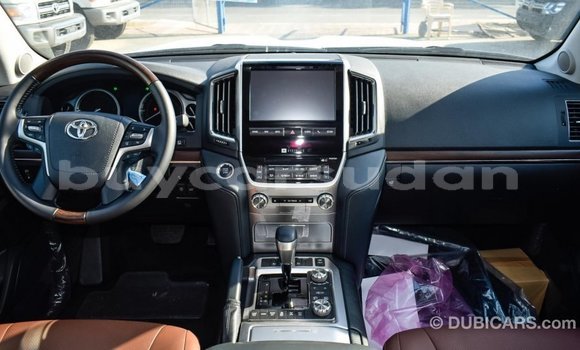 Buy Import Toyota Land Cruiser White Car in Import - Dubai in Al Jazirah State Buy Import Toyota Land Cruiser White Car in Import - Dubai in Al Jazirah State