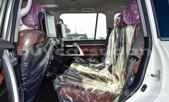 Buy Import Toyota Land Cruiser White Car in Import - Dubai in Al Jazirah State Buy Import Toyota Land Cruiser White Car in Import - Dubai in Al Jazirah State
