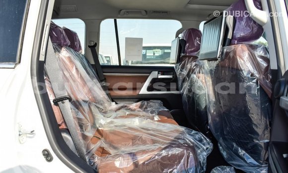 Buy Import Toyota Land Cruiser White Car in Import - Dubai in Al Jazirah State Buy Import Toyota Land Cruiser White Car in Import - Dubai in Al Jazirah State