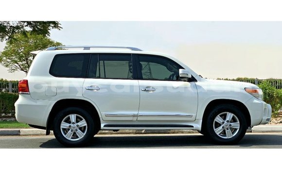 Buy Import Toyota Land Cruiser White Car in Import - Dubai in Al Jazirah State Buy Import Toyota Land Cruiser White Car in Import - Dubai in Al Jazirah State