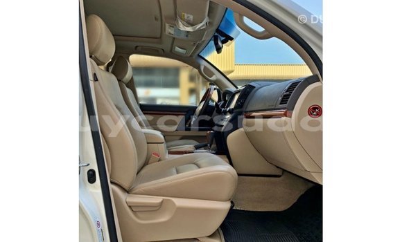 Buy Import Toyota Land Cruiser White Car in Import - Dubai in Al Jazirah State Buy Import Toyota Land Cruiser White Car in Import - Dubai in Al Jazirah State