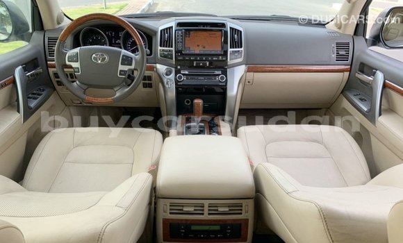 Buy Import Toyota Land Cruiser White Car in Import - Dubai in Al Jazirah State Buy Import Toyota Land Cruiser White Car in Import - Dubai in Al Jazirah State