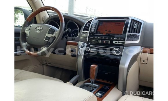 Buy Import Toyota Land Cruiser White Car in Import - Dubai in Al Jazirah State Buy Import Toyota Land Cruiser White Car in Import - Dubai in Al Jazirah State