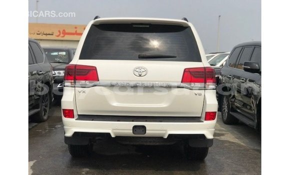 Acheter Import Voiture Toyota Land Cruiser Blanc à Import - Dubai, État d'Al Jazirah Acheter Import Voiture Toyota Land Cruiser Blanc à Import - Dubai, État d'Al Jazirah