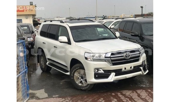 Acheter Import Voiture Toyota Land Cruiser Blanc à Import - Dubai, État d'Al Jazirah Acheter Import Voiture Toyota Land Cruiser Blanc à Import - Dubai, État d'Al Jazirah