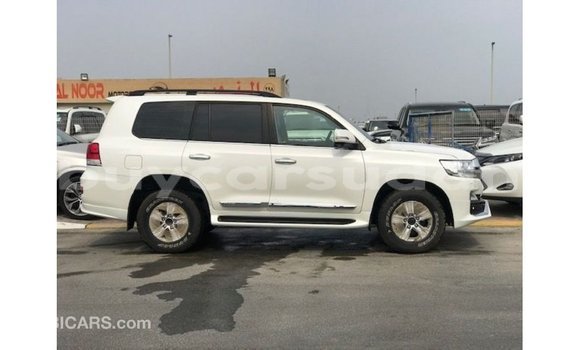 Acheter Import Voiture Toyota Land Cruiser Blanc à Import - Dubai, État d'Al Jazirah Acheter Import Voiture Toyota Land Cruiser Blanc à Import - Dubai, État d'Al Jazirah