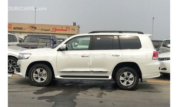 Acheter Import Voiture Toyota Land Cruiser Blanc à Import - Dubai, État d'Al Jazirah Acheter Import Voiture Toyota Land Cruiser Blanc à Import - Dubai, État d'Al Jazirah