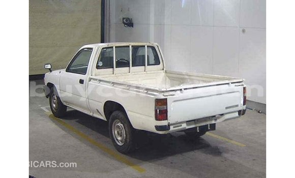 Buy Import Toyota Hilux White Car in Import - Dubai in Al Jazirah State Buy Import Toyota Hilux White Car in Import - Dubai in Al Jazirah State