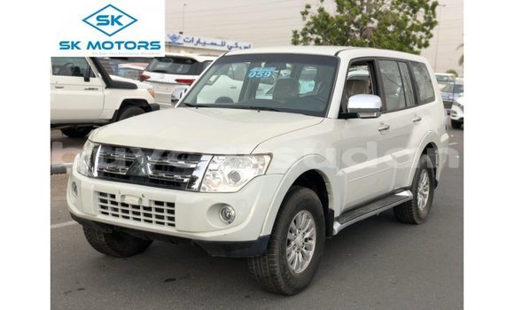 Acheter Import Voiture Mitsubishi Pajero Blanc à Import - Dubai, État d'Al Jazirah Acheter Import Voiture Mitsubishi Pajero Blanc à Import - Dubai, État d'Al Jazirah