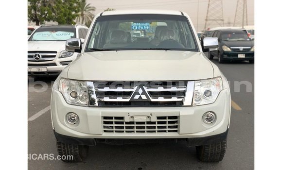 Acheter Import Voiture Mitsubishi Pajero Blanc à Import - Dubai, État d'Al Jazirah Acheter Import Voiture Mitsubishi Pajero Blanc à Import - Dubai, État d'Al Jazirah