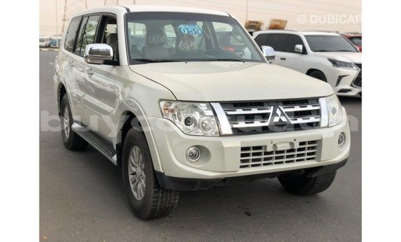 Acheter Import Voiture Mitsubishi Pajero Blanc à Import - Dubai, État d'Al Jazirah Acheter Import Voiture Mitsubishi Pajero Blanc à Import - Dubai, État d'Al Jazirah