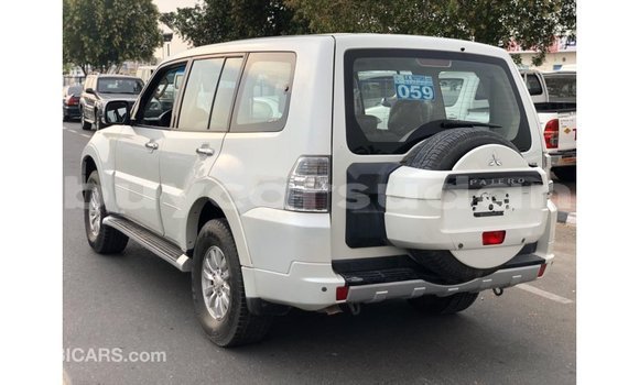 Acheter Import Voiture Mitsubishi Pajero Blanc à Import - Dubai, État d'Al Jazirah Acheter Import Voiture Mitsubishi Pajero Blanc à Import - Dubai, État d'Al Jazirah