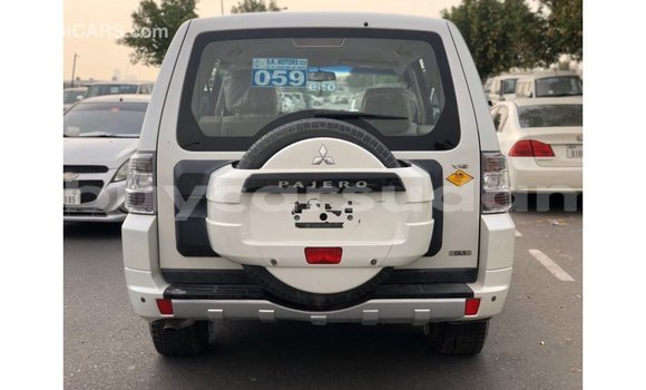 Acheter Import Voiture Mitsubishi Pajero Blanc à Import - Dubai, État d'Al Jazirah Acheter Import Voiture Mitsubishi Pajero Blanc à Import - Dubai, État d'Al Jazirah