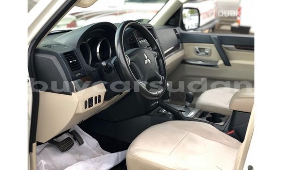 Acheter Import Voiture Mitsubishi Pajero Blanc à Import - Dubai, État d'Al Jazirah Acheter Import Voiture Mitsubishi Pajero Blanc à Import - Dubai, État d'Al Jazirah