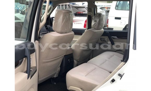 Acheter Import Voiture Mitsubishi Pajero Blanc à Import - Dubai, État d'Al Jazirah Acheter Import Voiture Mitsubishi Pajero Blanc à Import - Dubai, État d'Al Jazirah
