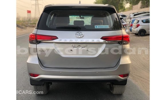 Acheter Import Voiture Toyota Fortuner Autre à Import - Dubai, État d'Al Jazirah Acheter Import Voiture Toyota Fortuner Autre à Import - Dubai, État d'Al Jazirah