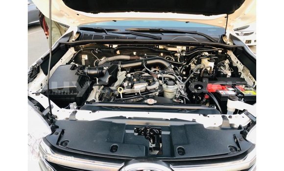 Buy Import Toyota Hilux White Car in Import - Dubai in Al Jazirah State Buy Import Toyota Hilux White Car in Import - Dubai in Al Jazirah State