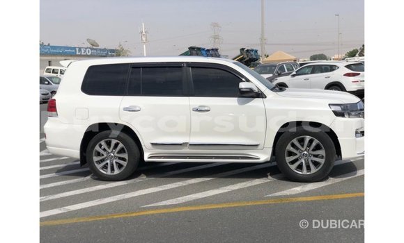 Buy Import Toyota Land Cruiser White Car in Import - Dubai in Al Jazirah State Buy Import Toyota Land Cruiser White Car in Import - Dubai in Al Jazirah State