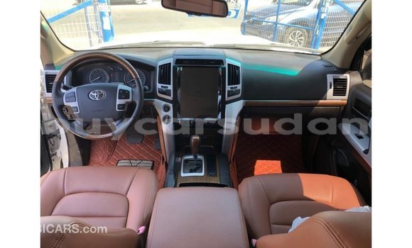 Buy Import Toyota Land Cruiser White Car in Import - Dubai in Al Jazirah State Buy Import Toyota Land Cruiser White Car in Import - Dubai in Al Jazirah State