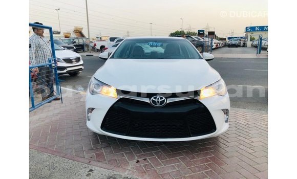 Acheter Import Voiture Toyota Camry Blanc à Import - Dubai, État d'Al Jazirah Acheter Import Voiture Toyota Camry Blanc à Import - Dubai, État d'Al Jazirah