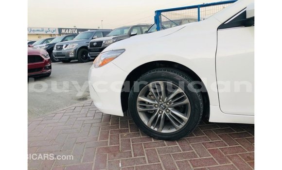 Acheter Import Voiture Toyota Camry Blanc à Import - Dubai, État d'Al Jazirah Acheter Import Voiture Toyota Camry Blanc à Import - Dubai, État d'Al Jazirah