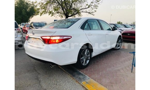 Acheter Import Voiture Toyota Camry Blanc à Import - Dubai, État d'Al Jazirah Acheter Import Voiture Toyota Camry Blanc à Import - Dubai, État d'Al Jazirah