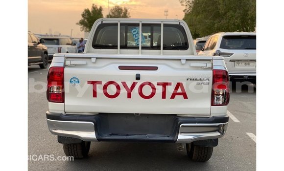 Acheter Import Voiture Toyota Hilux Blanc à Import - Dubai, État d'Al Jazirah Acheter Import Voiture Toyota Hilux Blanc à Import - Dubai, État d'Al Jazirah