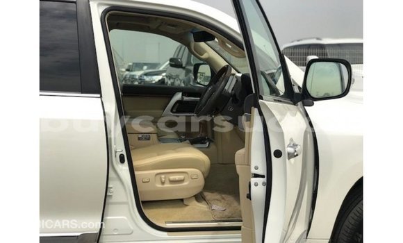 Buy Import Toyota Land Cruiser White Car in Import - Dubai in Al Jazirah State Buy Import Toyota Land Cruiser White Car in Import - Dubai in Al Jazirah State