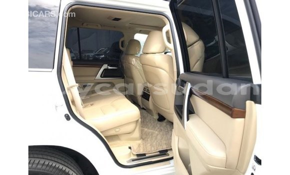 Buy Import Toyota Land Cruiser White Car in Import - Dubai in Al Jazirah State Buy Import Toyota Land Cruiser White Car in Import - Dubai in Al Jazirah State