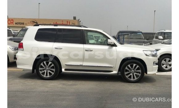 Buy Import Toyota Land Cruiser White Car in Import - Dubai in Al Jazirah State Buy Import Toyota Land Cruiser White Car in Import - Dubai in Al Jazirah State