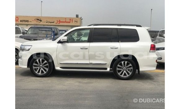 Buy Import Toyota Land Cruiser White Car in Import - Dubai in Al Jazirah State Buy Import Toyota Land Cruiser White Car in Import - Dubai in Al Jazirah State