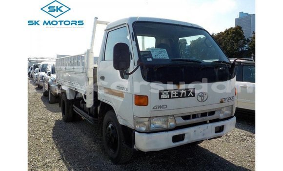 Buy Import Toyota Dyna White Truck in Import - Dubai in Al Jazirah State