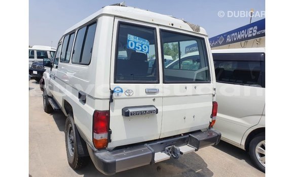 Buy Import Toyota Land Cruiser White Car in Import - Dubai in Al Jazirah State Buy Import Toyota Land Cruiser White Car in Import - Dubai in Al Jazirah State