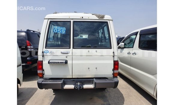 Buy Import Toyota Land Cruiser White Car in Import - Dubai in Al Jazirah State Buy Import Toyota Land Cruiser White Car in Import - Dubai in Al Jazirah State