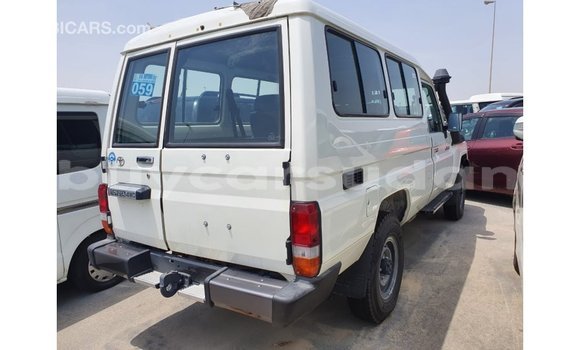 Buy Import Toyota Land Cruiser White Car in Import - Dubai in Al Jazirah State Buy Import Toyota Land Cruiser White Car in Import - Dubai in Al Jazirah State