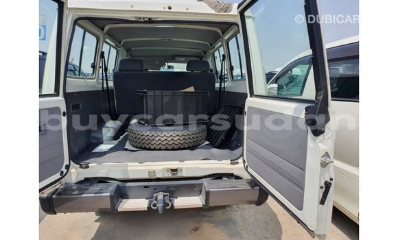 Buy Import Toyota Land Cruiser White Car in Import - Dubai in Al Jazirah State Buy Import Toyota Land Cruiser White Car in Import - Dubai in Al Jazirah State