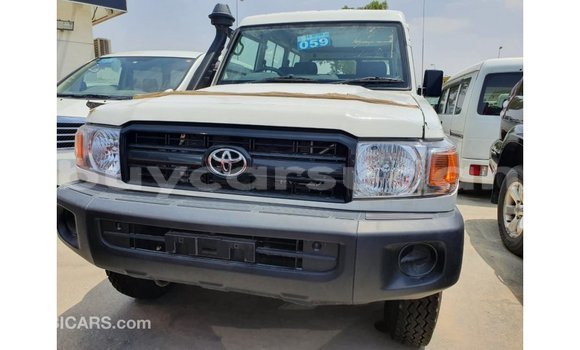 Buy Import Toyota Land Cruiser White Car in Import - Dubai in Al Jazirah State Buy Import Toyota Land Cruiser White Car in Import - Dubai in Al Jazirah State