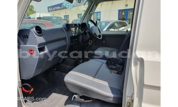 Buy Import Toyota Land Cruiser White Car in Import - Dubai in Al Jazirah State Buy Import Toyota Land Cruiser White Car in Import - Dubai in Al Jazirah State