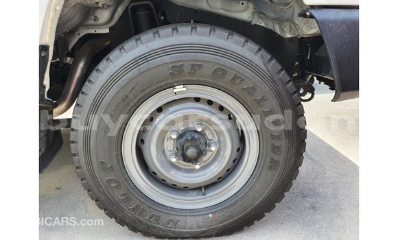 Buy Import Toyota Land Cruiser White Car in Import - Dubai in Al Jazirah State Buy Import Toyota Land Cruiser White Car in Import - Dubai in Al Jazirah State