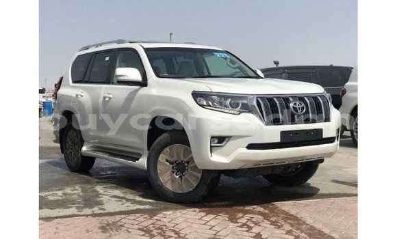 Acheter Import Voiture Toyota Prado Blanc à Import - Dubai, État d'Al Jazirah
