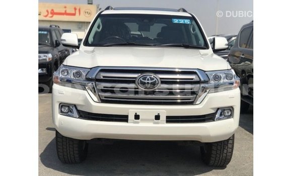 Acheter Import Voiture Toyota Land Cruiser Blanc à Import - Dubai, État d'Al Jazirah Acheter Import Voiture Toyota Land Cruiser Blanc à Import - Dubai, État d'Al Jazirah