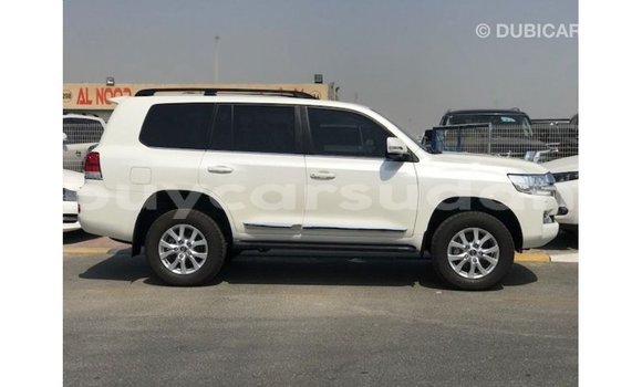 Acheter Import Voiture Toyota Land Cruiser Blanc à Import - Dubai, État d'Al Jazirah Acheter Import Voiture Toyota Land Cruiser Blanc à Import - Dubai, État d'Al Jazirah